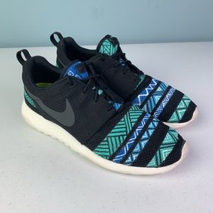 Nike Roshe Run Rare Aztec Tribal Womens Size 10